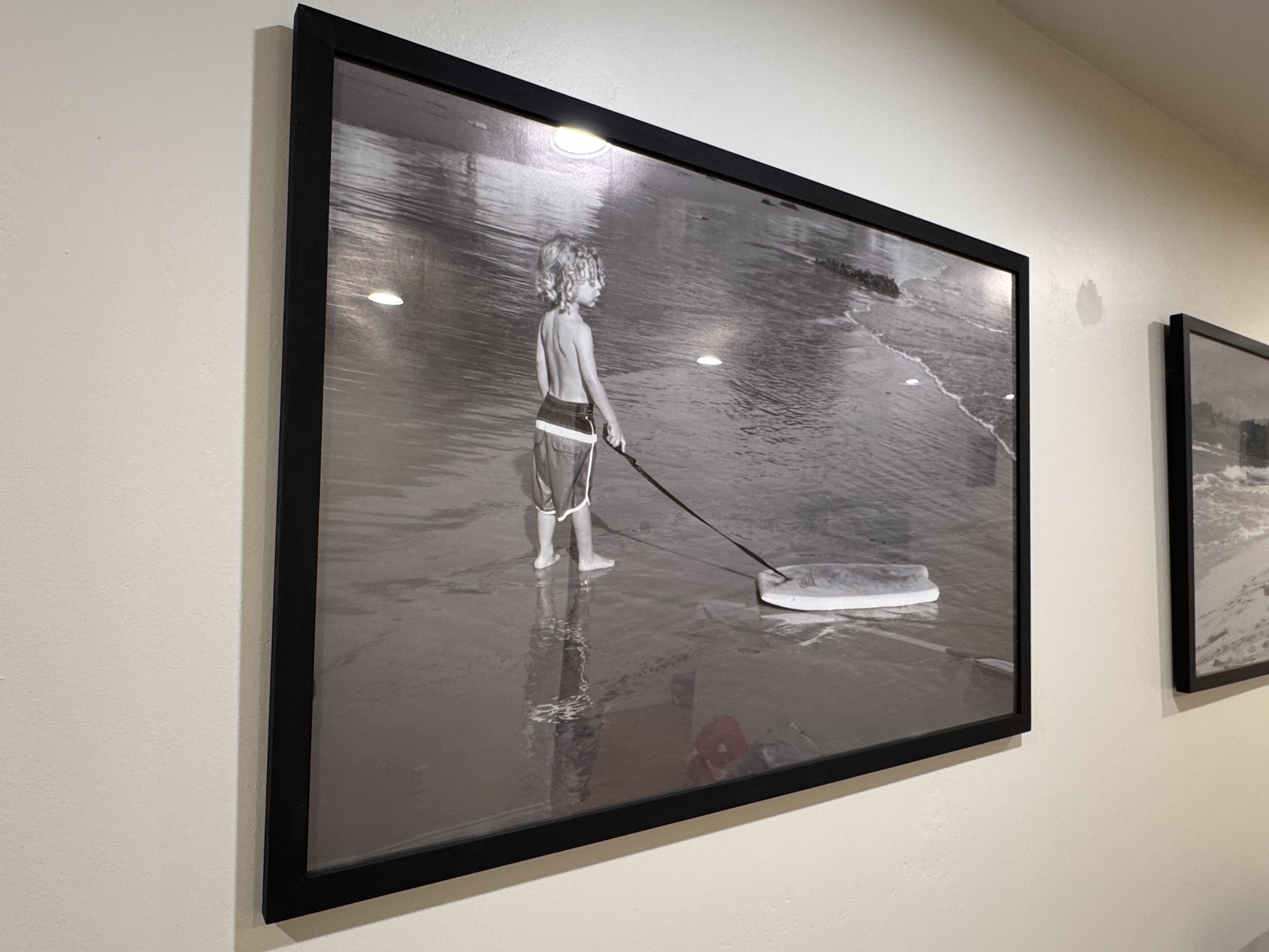 Framed photo print — black photo/art paper frame